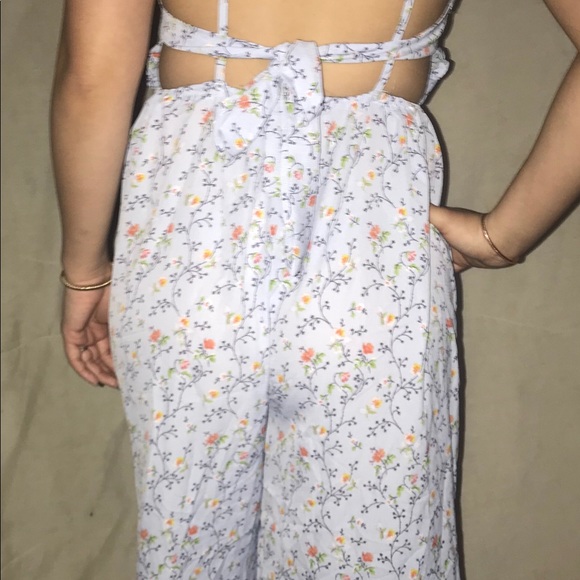 Floral open back jumpsuit - Picture 2 of 3